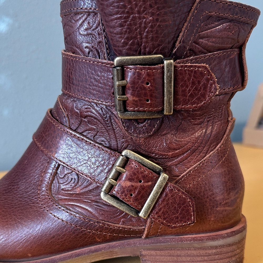 Sofft Brinson Rich Brown Leather zip up Ankle Booties size 7.5